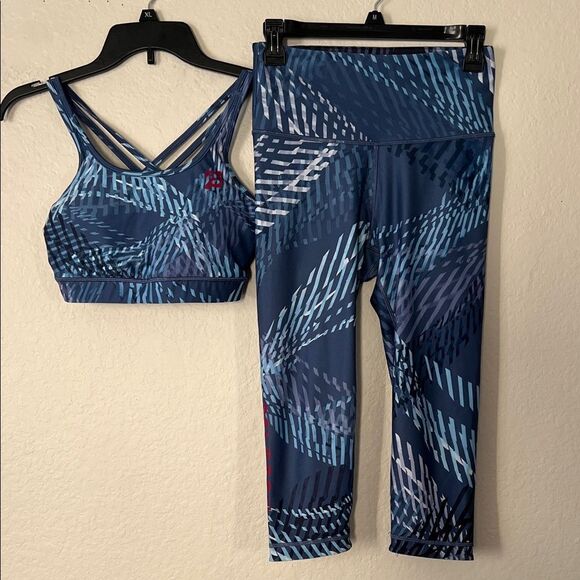 Peloton Pants - Like New! Peloton WITH collab- Zepheria High Rise Waist Capr and Brai in Size M